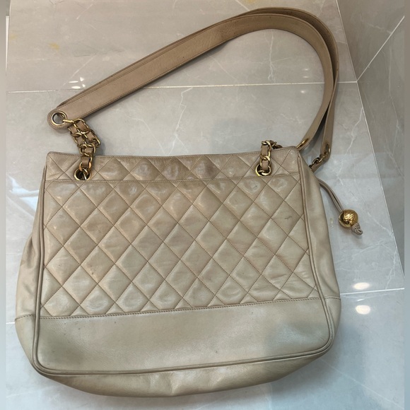Authentic Chanel Lambskin Leather Ivory/ Crème Bag - Picture 3 of 7
